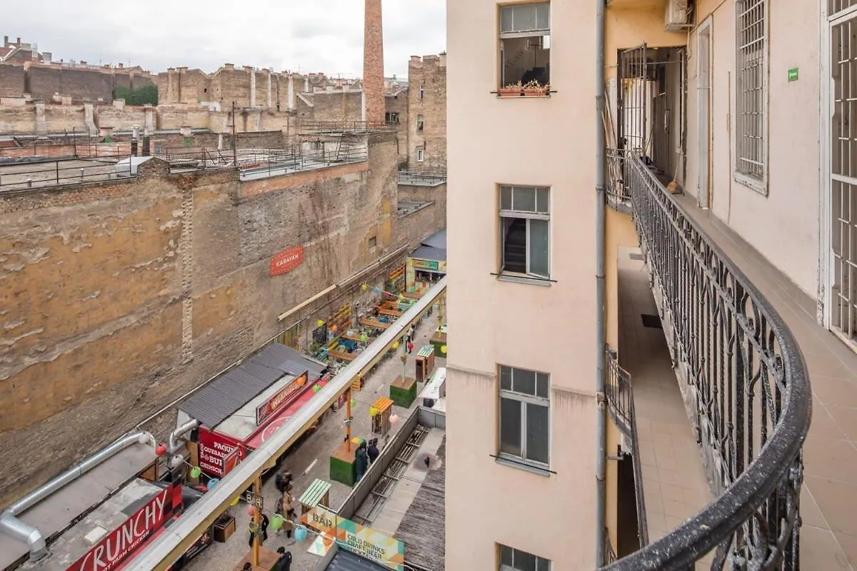 Extrem Central New Studio Budapest Apartment
