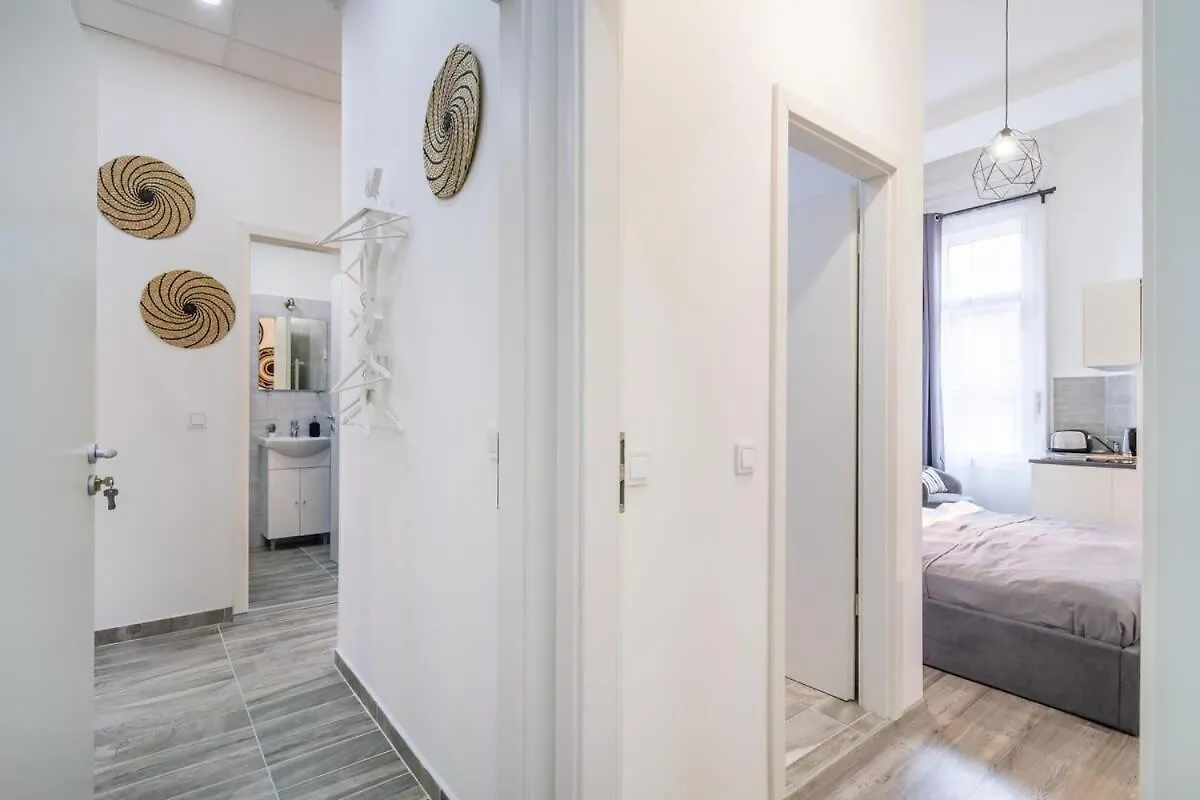 Extrem Central New Studio Budapest Apartment